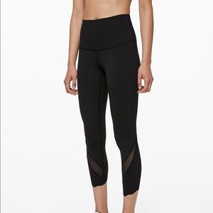 Wonder Under Crop High-Rise Scallop